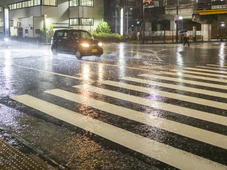 公共施設に設置された雨量計の遠隔復旧・電源制御のイメージ画像